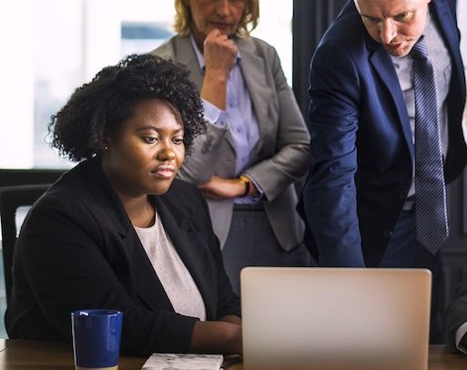 Permesso di soggiorno per motivi familiari e svolgimento attività lavorativa