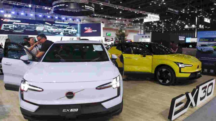 auto elettrica velvetmag.it 20240903 Auto elettriche vendite in calo in Italia