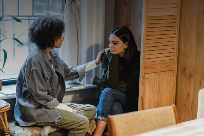 Come i centri antiviolenza supportano le donne in difficoltà