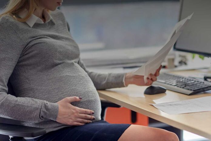 Gravidanza e lavoro: quando e come informare il datore di lavoro