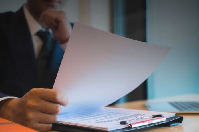 Lavorare senza contratto Sei serio ma loro no? ecco perché la tua professionalità non basta senza un contratto firmato