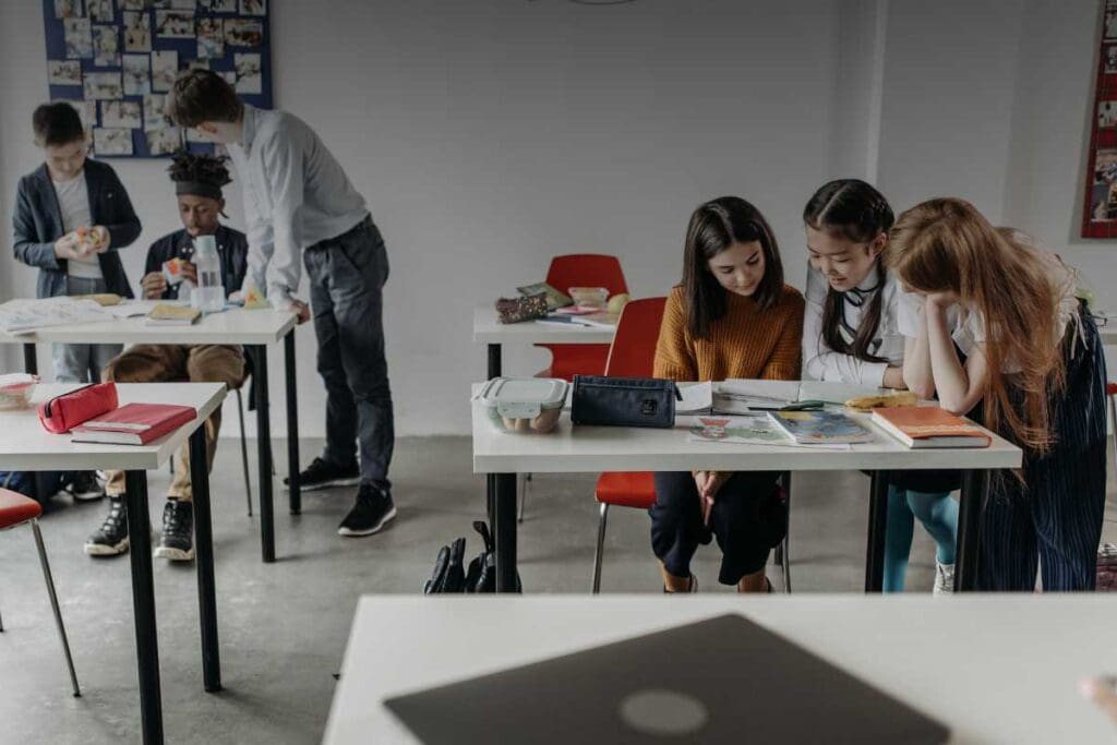 Si può insegnare l’empatia a scuola? Il ruolo delle competenze non cognitive