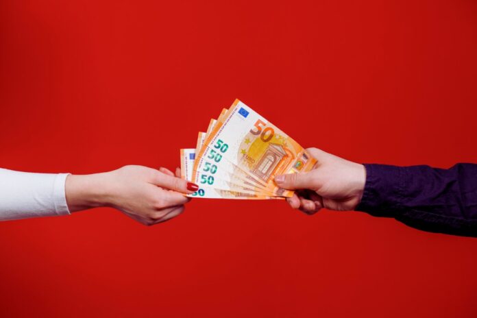 soldi INPS versa di meno: come recuperarli col CAF