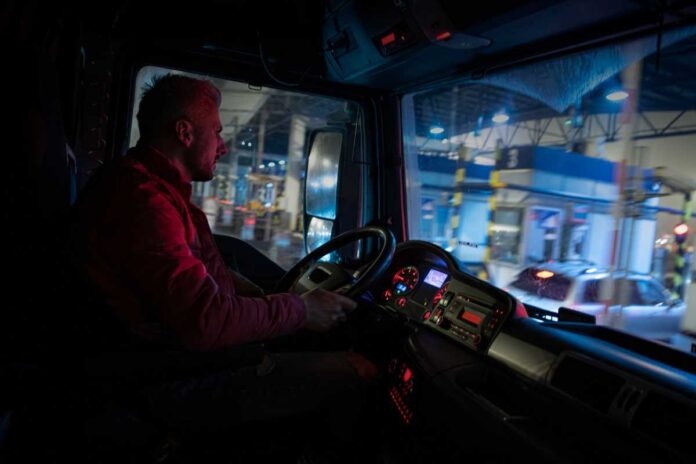 Chi lavora di notte o a ciclo continuo ha più diritti? Orari, maggiorazioni e tutele da conoscere