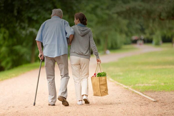 Chi tutela chi assiste in famiglia senza essere pagato? Diritti, riconoscimenti e prospettive per il lavoro di cura non retribuito