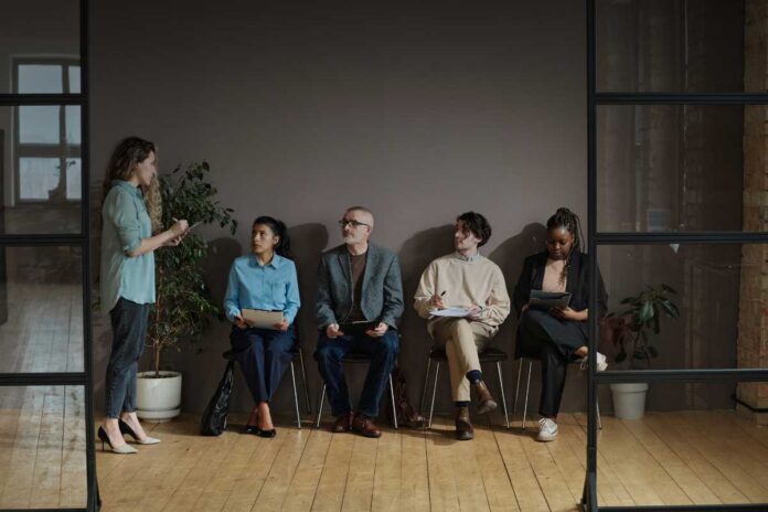 Come funziona il lavoro tramite agenzia interinale nel 2025? Diritti, limiti e rischi da conoscere