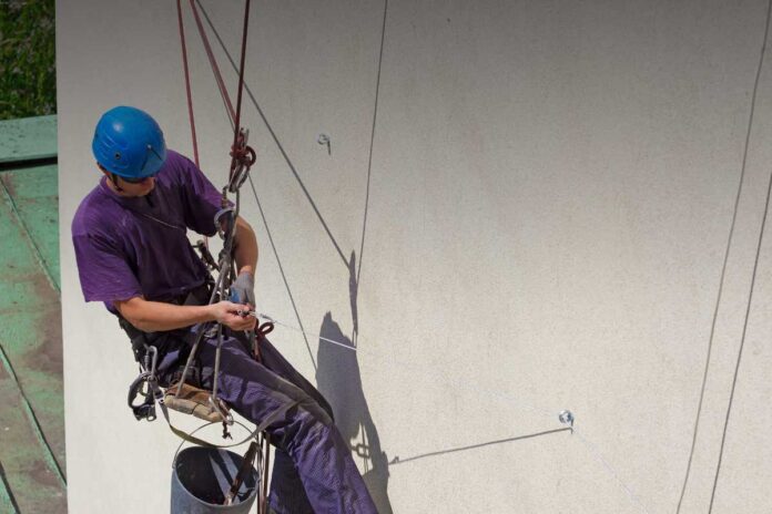 Come migliorano la sicurezza le nuove tecnologie nei lavori in quota? Strumenti innovativi e scenari futuri