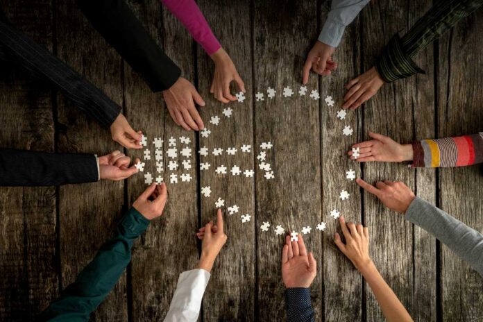 Come sono nate le cooperative sociali e come si sono evolute? Storia, trasformazioni e ruolo attuale