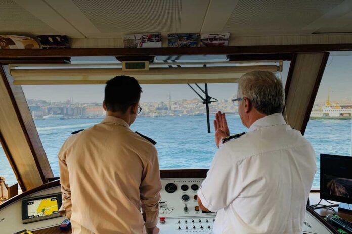 Contratti marittimi e ordinari a confronto: differenze, diritti e regole nel 2025