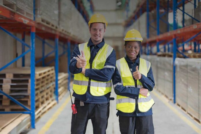 Decreto flussi 2025: le nuove opportunità per le aziende italiane che assumono lavoratori stranieri