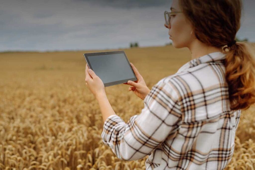 Esiste una gig economy nelle campagne? Rider agricoli, braccianti in app e nuove forme di lavoro rurale