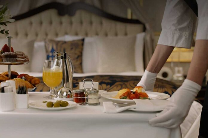 I contratti nel settore del lusso sono davvero solidi? Tra professionalità, precariato e aspettative elevate