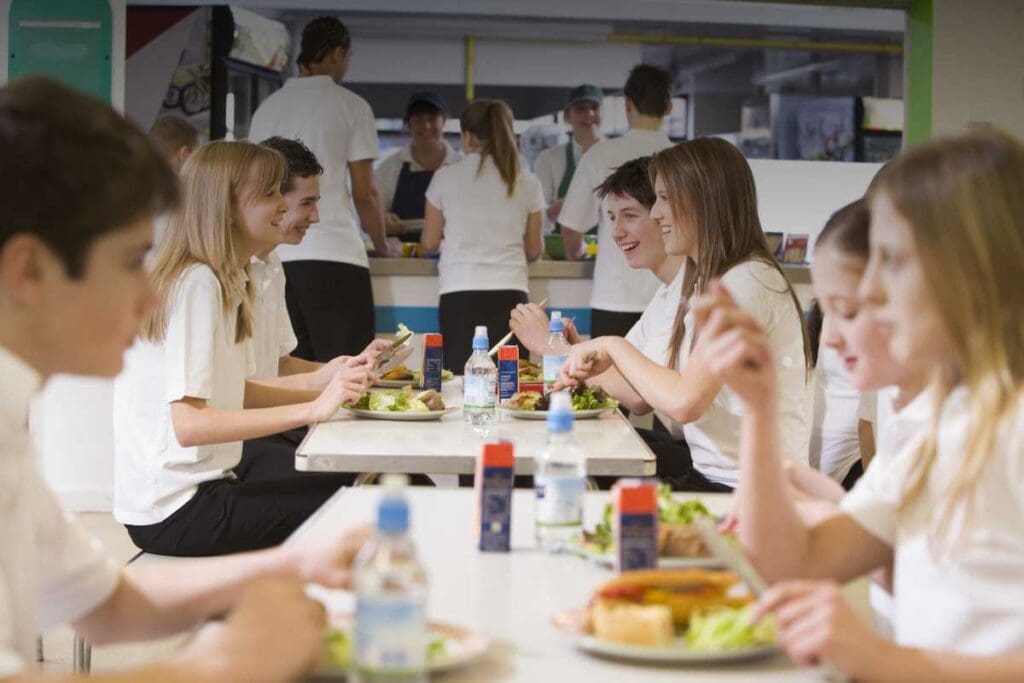 I contratti nelle mense sono davvero equi? Giustizia, retribuzione e condizioni di lavoro a confronto