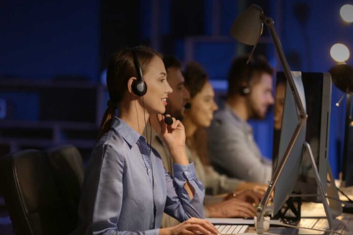 Il lavoro nei call center: tra tutele, stress e nuove tecnologie di sorveglianza