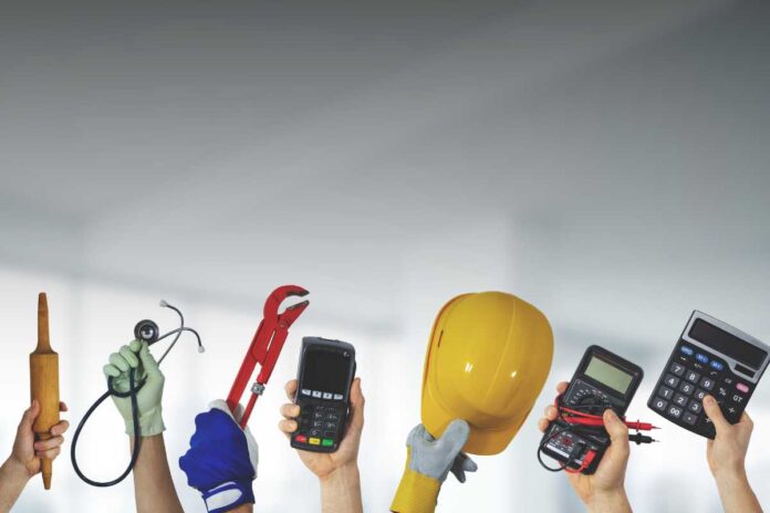 Lavoro ibrido nelle PMI: cos’è, vantaggi, svantaggi e cosa prevede la legge