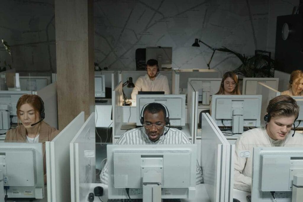 Le tecnologie di sorveglianza aiutano o controllano troppo? Benefici e rischi per chi lavora
