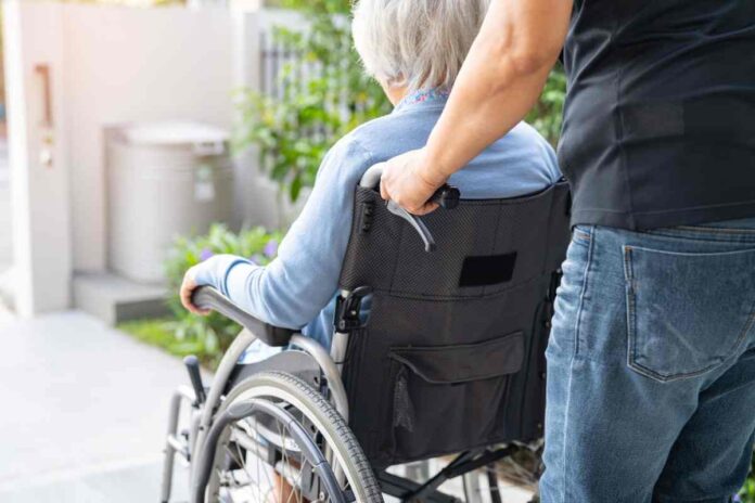 caregiver come andare in pensione prima