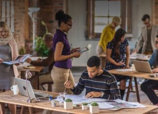 Coworking: nascita e diffusione nelle città moderne Coworking: nascita e diffusione nelle città moderne