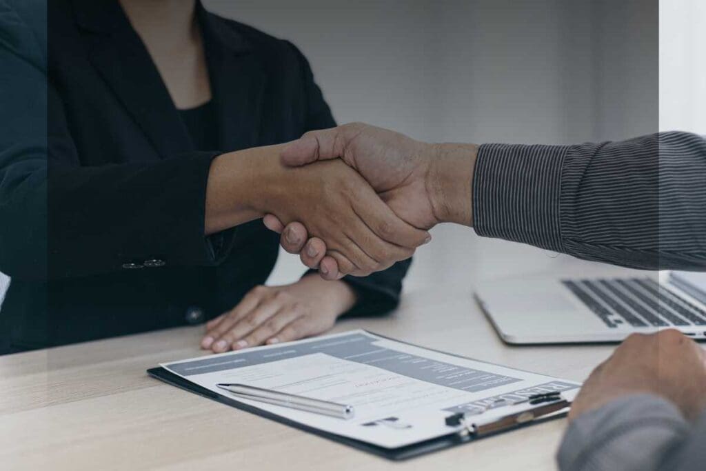 Contratti di lavoro transfrontalieri: cosa prevedono le normative UE per lavoratori e datori