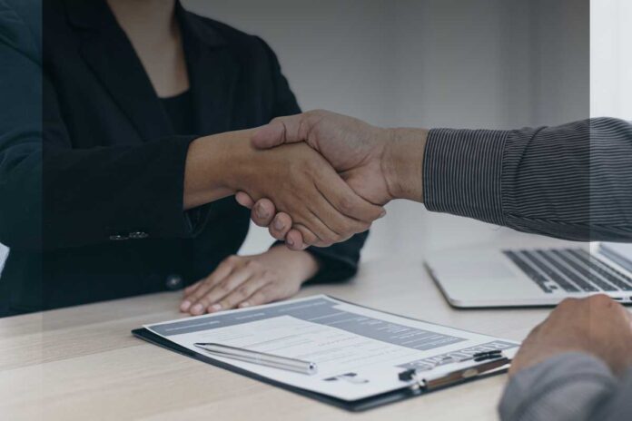 Contratti di lavoro transfrontalieri: cosa prevedono le normative UE per lavoratori e datori