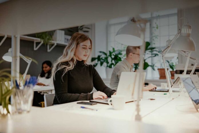 Contratti nei coworking: clausole, diritti e cosa sapere prima di firmare