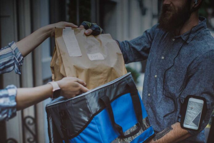 Quali diritti hanno i rider urbani e quali criticità affrontano? Tutele, problemi e novità da conoscere