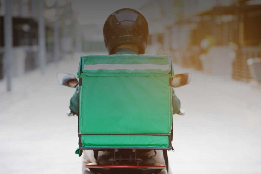 Quanto è sicura la strada per i rider? Sfide quotidiane e soluzioni per migliorare la sicurezza sul lavoro