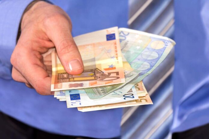 euro in mano 480 euro in più per questi lavoratori
