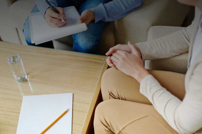 Assistenza psicologica sul lavoro: è un diritto del lavoratore? E chi deve occuparsene davvero?