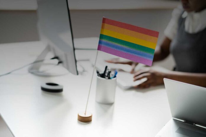 Diritti LGBTQIA nel lavoro: come sono cambiati davvero e cosa manca ancora