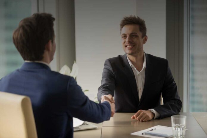 Attitudini e comunicazione durante il colloquio di uscita: consigli utili per i lavoratori