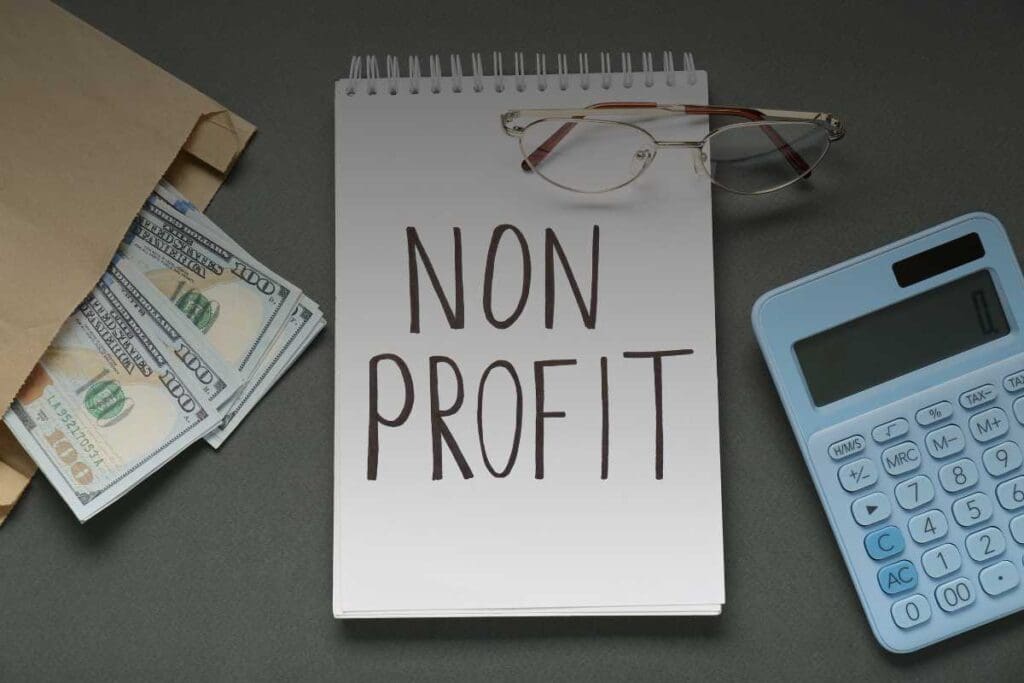 Contratti di lavoro: come variano tra settore profit e non profit