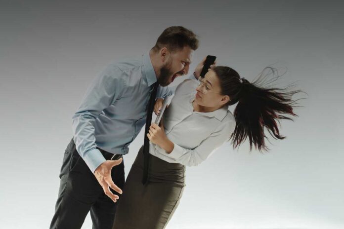 Cooperative spurie Cooperative spurie: storie vere di lavoratori tra irregolarità e diritti negati