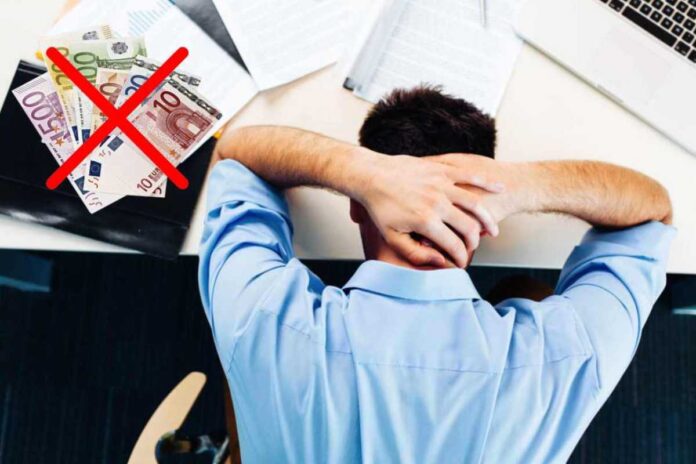 Lavoratore disperato licenziato