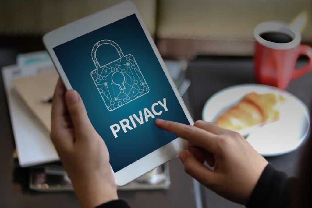 Leggi sulla privacy: come proteggono i dati di dipendenti e aziende nel mondo del lavoro