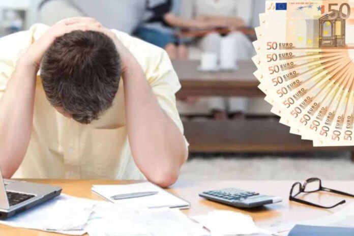 Uomo disperato e adempimenti naspi