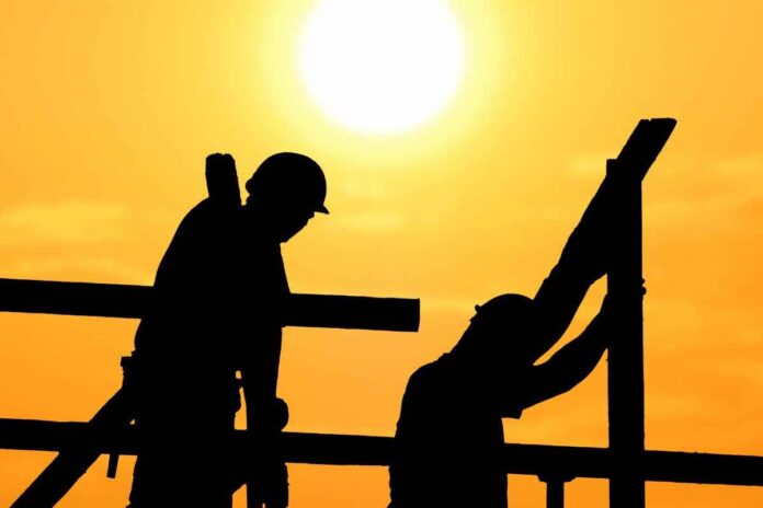 cassa integrazione se lavori sotto al sole estremo: rimani a casa, è vero