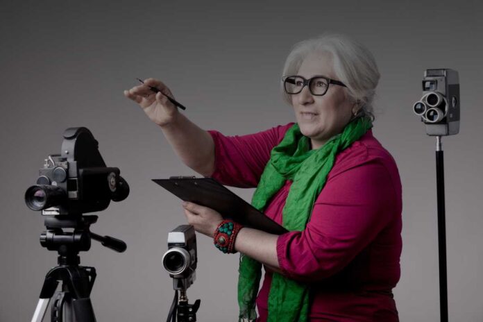 Cinema con pochi soldi: le battaglie (quotidiane) dei registi indipendenti tra budget e creatività