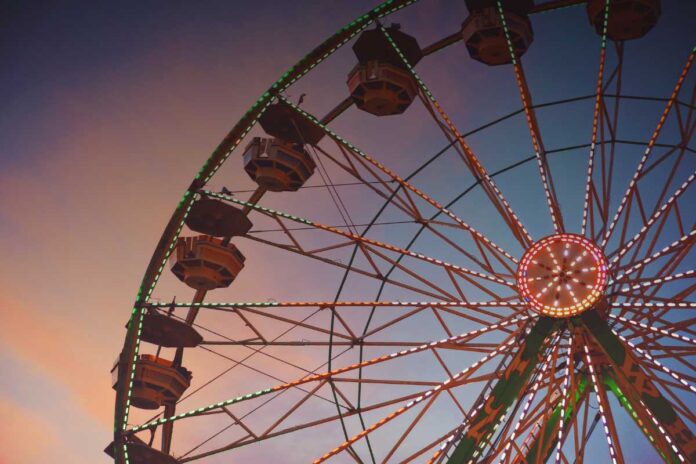 Confronto tra parchi divertimento e lunapark itineranti