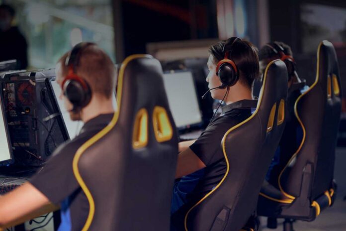 Dai brand sportivi alle multinazionali tech: i giganti che dominano gli e-sport