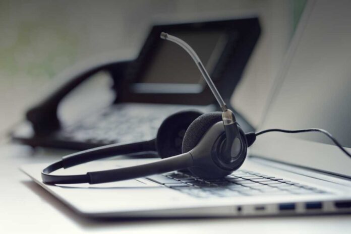 Dalla privacy agli orari di lavoro: le regole (spesso ignorate) che guidano i call center in Europa e in Italia