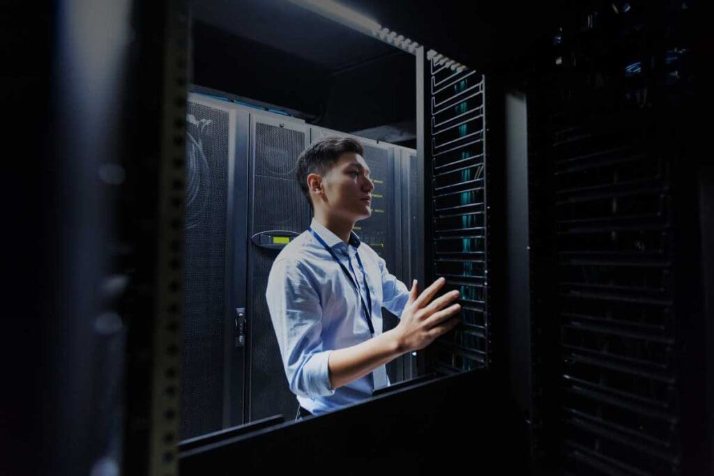 Dietro il cloud: come funziona davvero la sicurezza nei data center