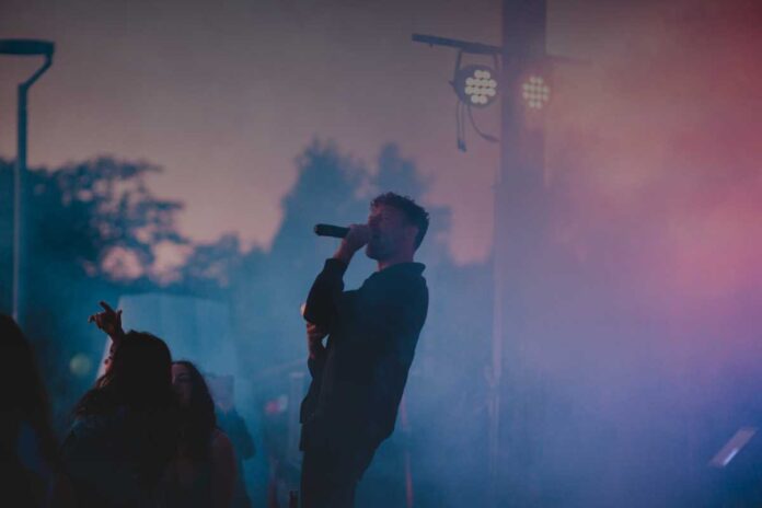 Dietro le quinte dei festival: quali tutele hanno i lavoratori negli eventi culturali temporanei