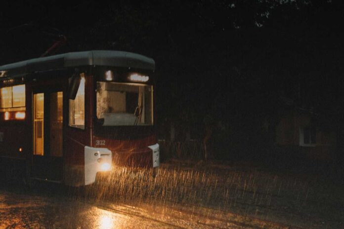 Il lavoro notturno nei trasporti pubblici: regole e tutele specifiche per i lavoratori