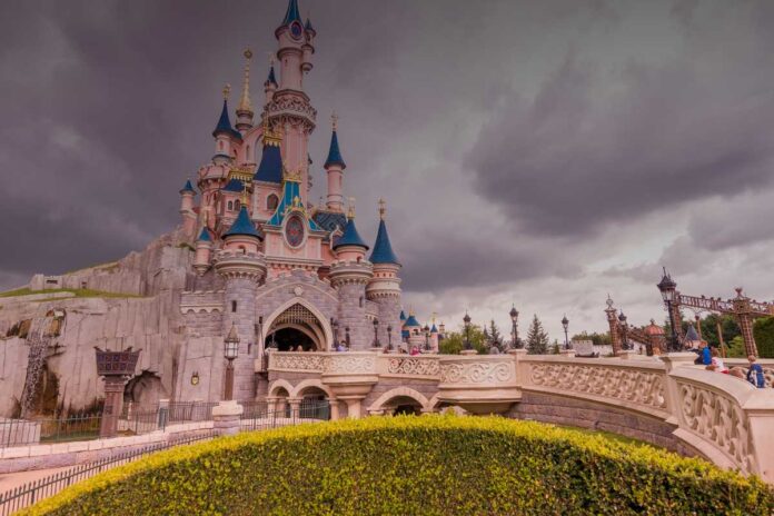 Innovazioni tecnologiche nei parchi di oggi: esperienze immersive e nuove frontiere del divertimento