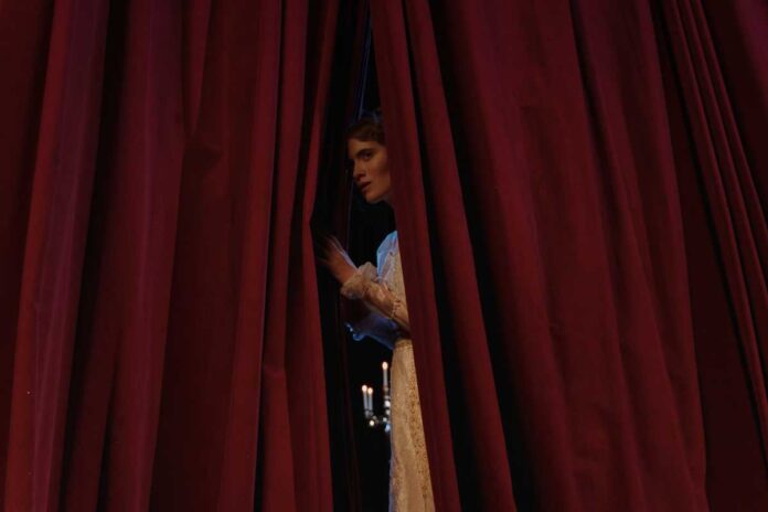 Salute mentale nei festival: rischi, sfide e protezioni per chi lavora dietro le quinte