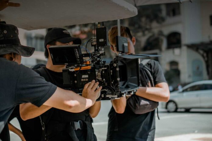 Sfide future per la sicurezza lavorativa nel cinema: rischi emergenti e soluzioni possibili