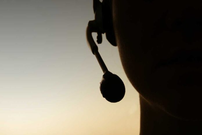 Stress e call center multilingue: cosa succede davvero agli operatori