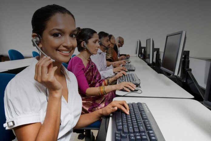 Tante chiamate, pochi euro: la battaglia per una retribuzione equa nei call center