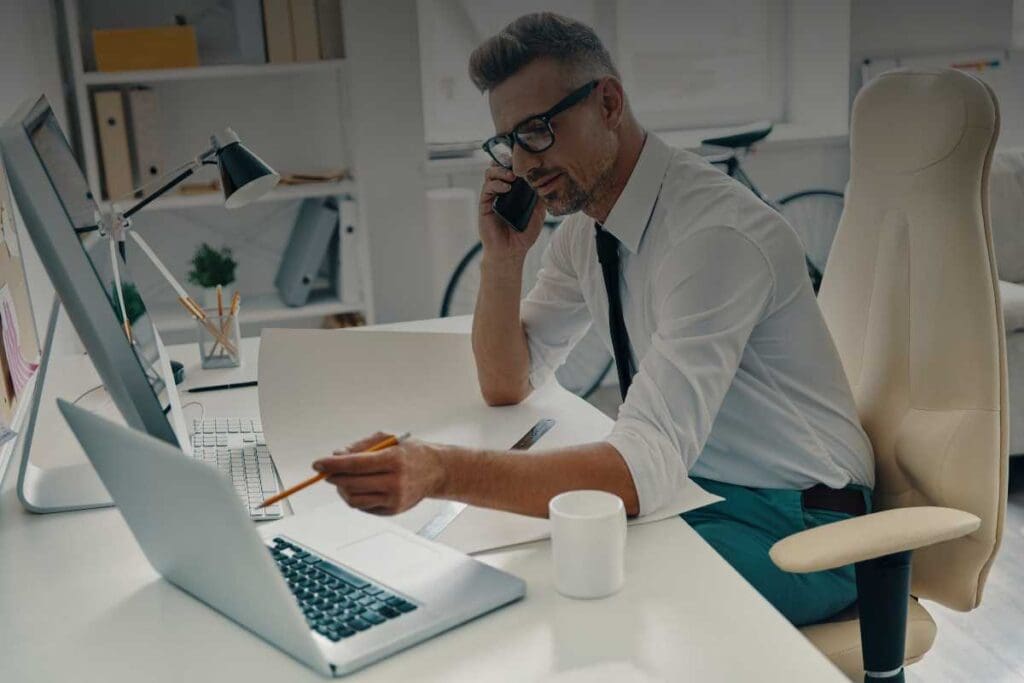 Tecnologia e reperibilità: come gli strumenti digitali stanno cambiando la gestione del lavoro